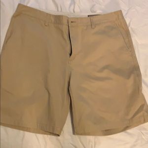 Vineyard vines tan shorts